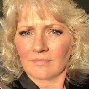 Meet your Posher, Angie